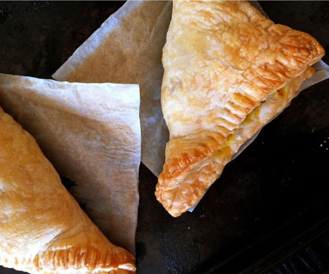 خرید خط تولید شیرینی پزی اتوماتیک با کنترل صفحه لمسی PLC و 1 سال گارانتی برای فرآوری کروسان و نان دانمارکی online manufacture