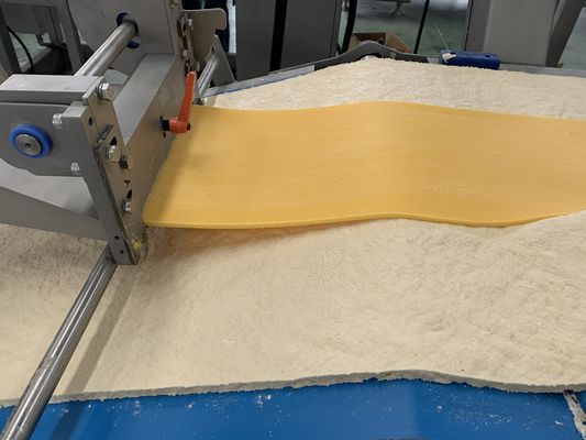 خرید 600-1200kg/H ظرفیت پف شیرینی خط تولید نیمه اتوماتیک / کاملا اتوماتیک برای شیرینی های پر شده یا خالی تولید آنلاین
